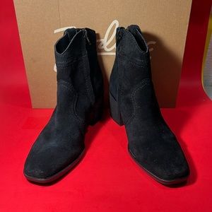 Zodiac Lennon Black Suede Size 9 Bootie